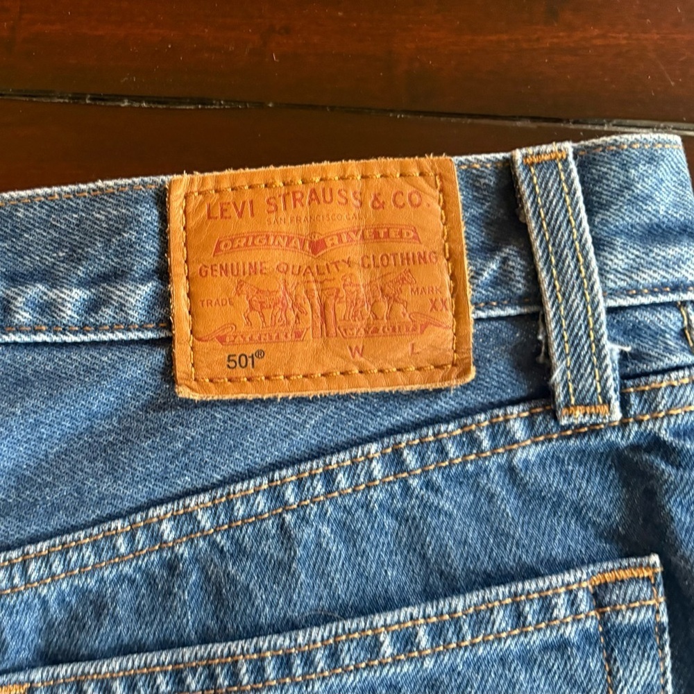 Levi’s 501 Denim Shorts with Frayed Edges Size 27 - Picture 5 of 8